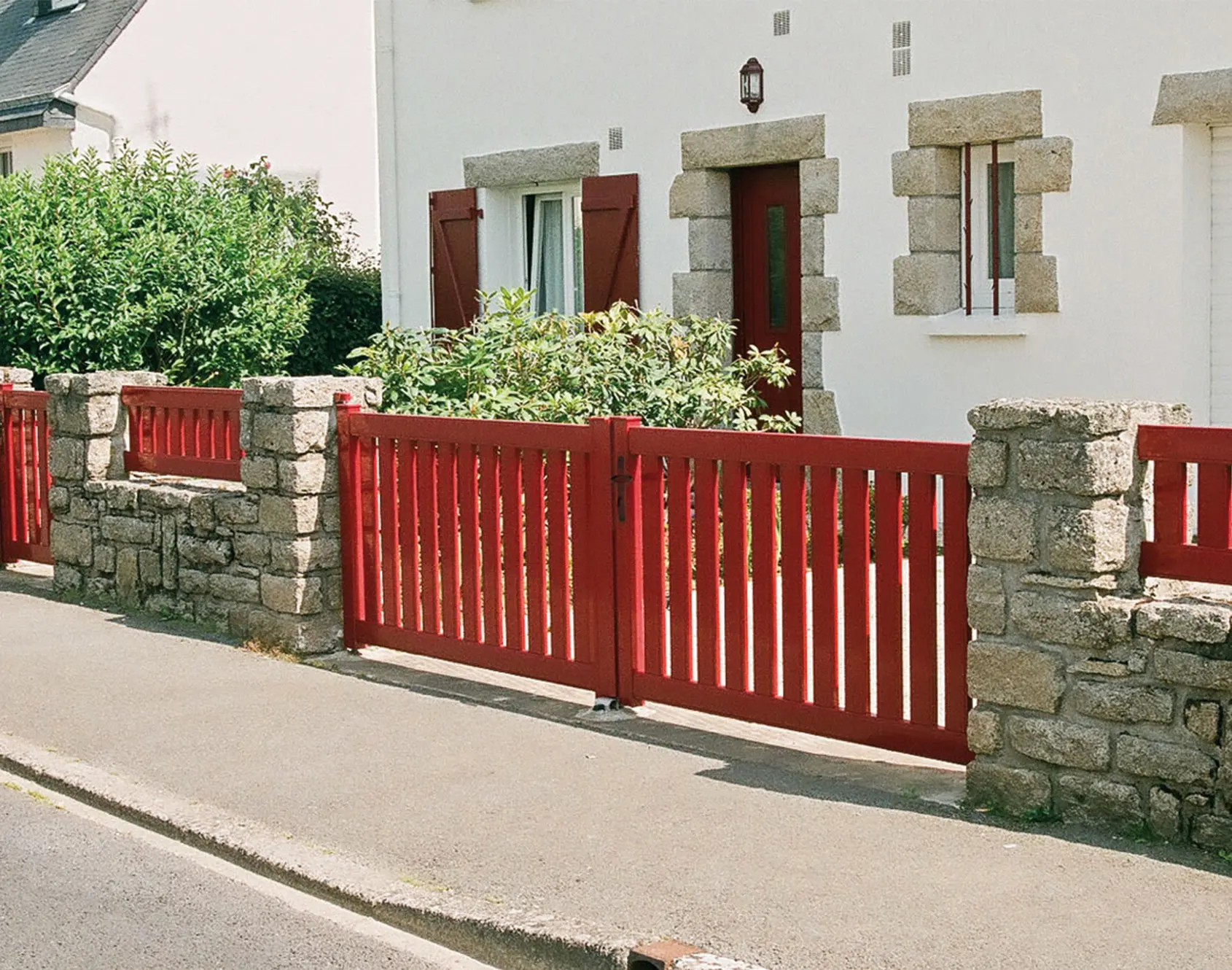 Portail aluminium Breizh — Portail apuré