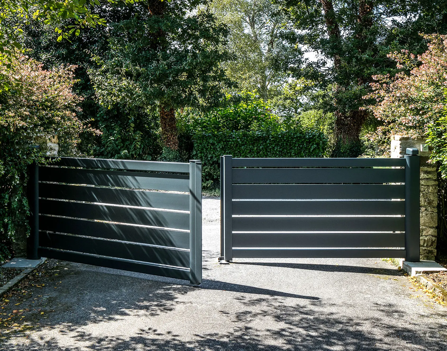 Portail aluminium Maez — Portail apuré