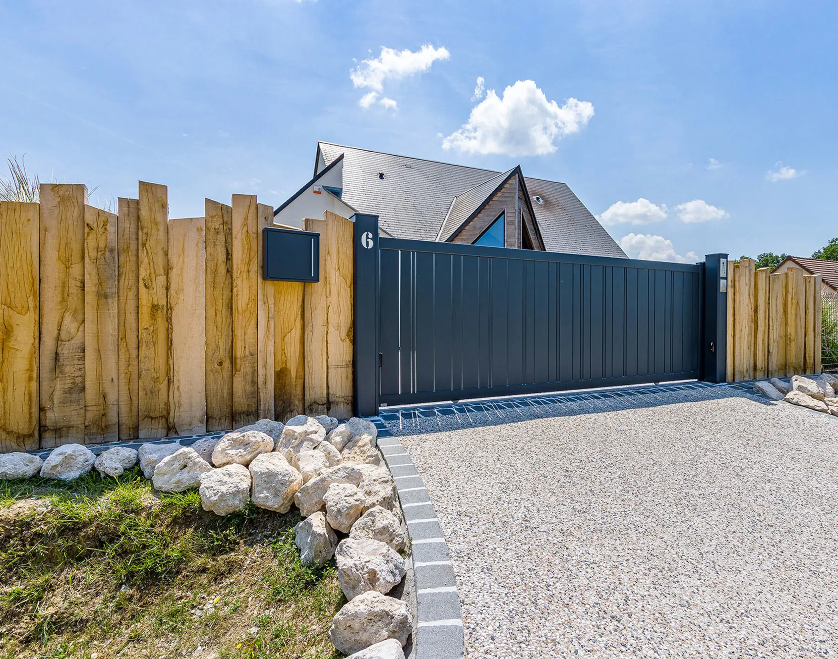 Portail aluminium Célina — Portail apuré